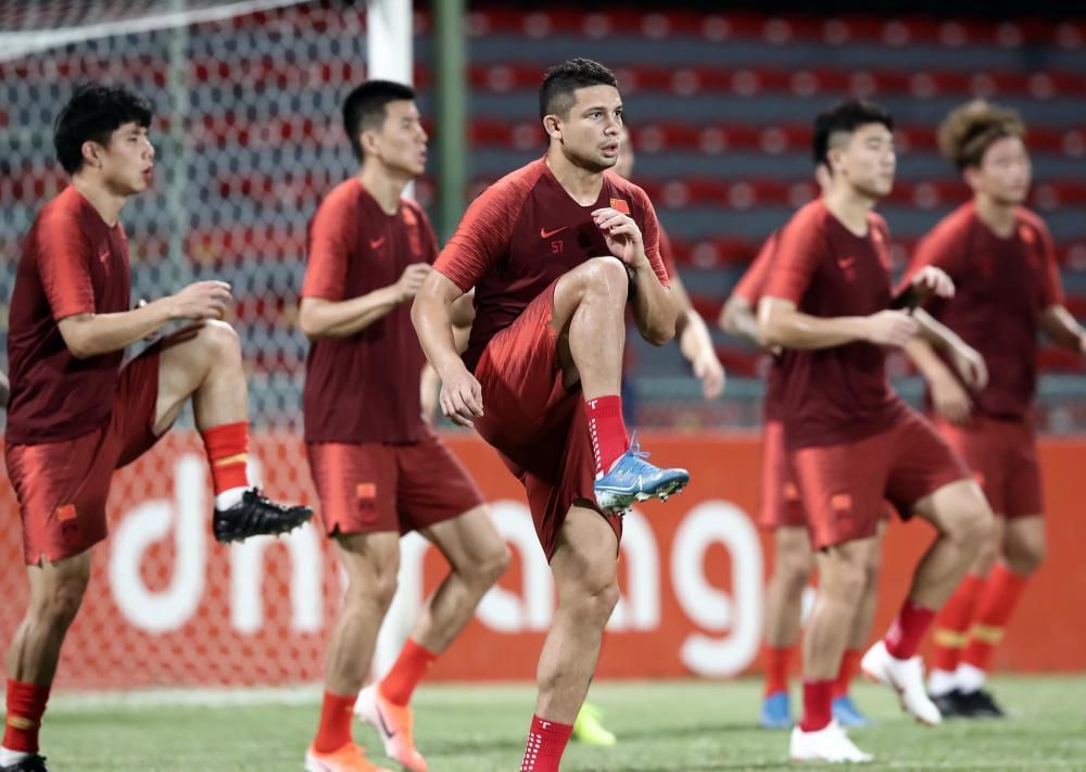 据消息人士向《ESPN》透露，为筹集冬窗引援资金，切尔西准备批准让多名球员离队，这其中包括了查洛巴、马特森以及马杜埃凯等人。